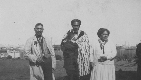 Duke Kahanamoku (centre), is presented with a Māori cloak by Ngati Tuwharetoa ariki Te Heuheu Tukino V (left). Te Heuheu christened Kahanamoku ''the Honolulu Maori''.