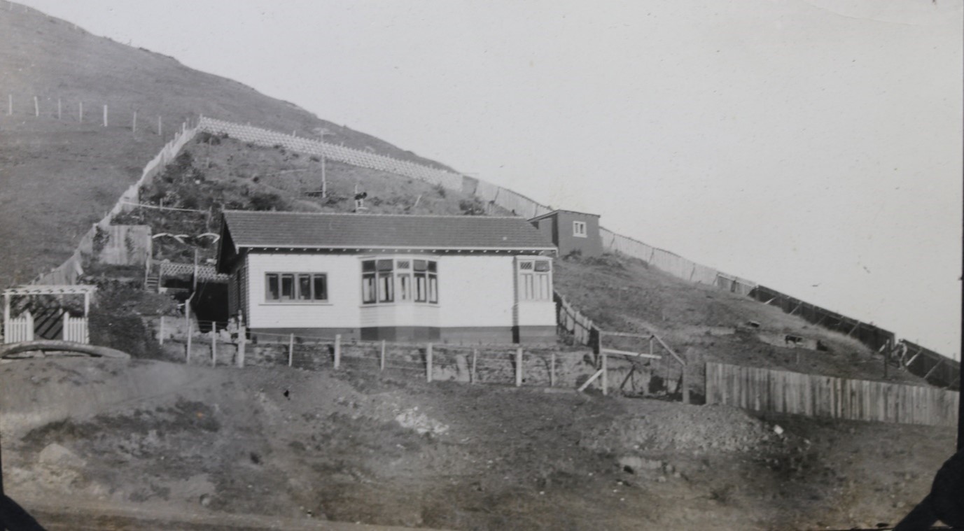 A black and white photo of the newly built Miller family home at Houghton Bay, late 1920s.