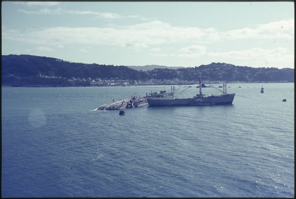 Salvage ship Holmpark and the TEV Wahine