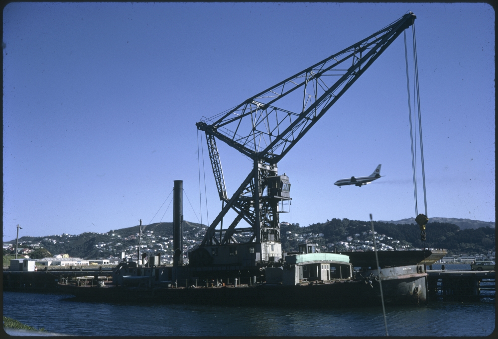 Floating crane Hikitia at Miramar Wharf