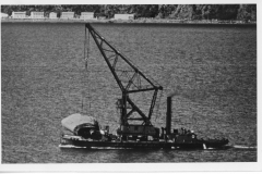 The floating crane Hikitia bringing the funnel ashore from the wreck of the TEV Wahine